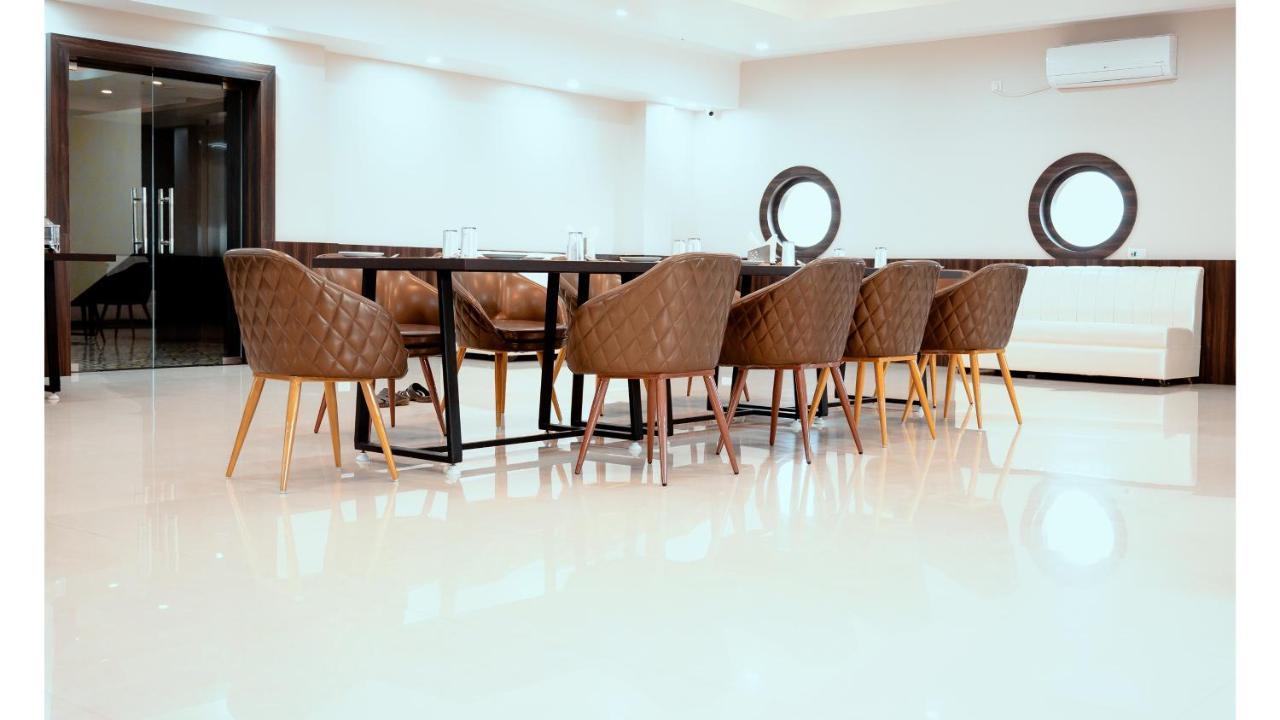 Hotel Dc Star Tarapith Kültér fotó