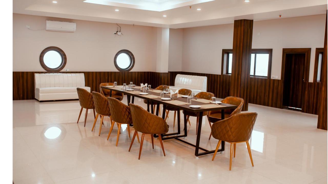 Hotel Dc Star Tarapith Kültér fotó