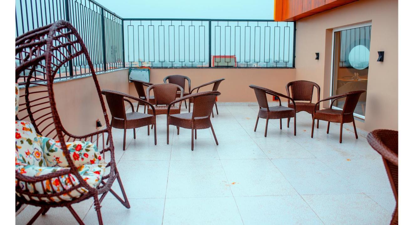 Hotel Dc Star Tarapith Kültér fotó